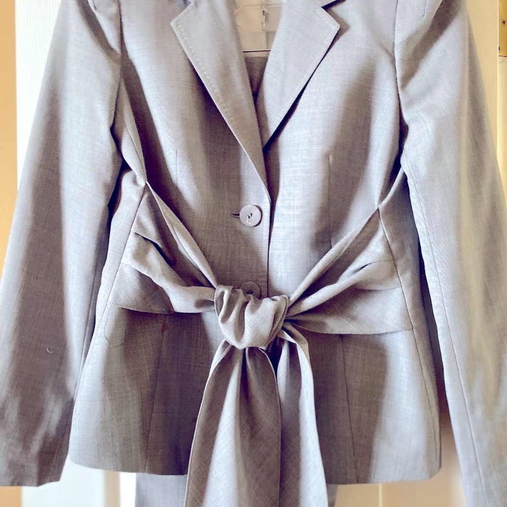 Anne Klein 2 pc. grey pant suit - Size 8